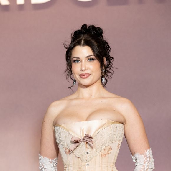 À l’automne 2015, Marie Lopez participe à la sixième saison à seulement 20 ans et termine quatrième avec Yann-Alrick Mortreuil.

EnjoyPhoenix - Photocall de l'avant-première mondiale parisienne de la saison 4 Netflix de "Bridgerton" au Palais Brongniart à Paris, France, le 14 janvier 2026. © Cyril Moreau/Bestimage