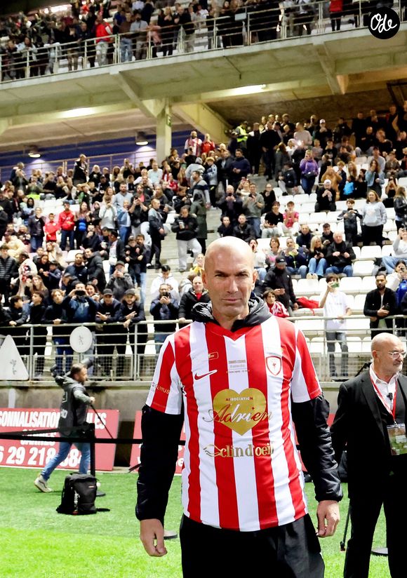 Zinedine Zidane durant la première édition du « match des légendes » opposant l'équipe des Légendes, les anciens de Cannes, à l'équipe des Etoiles avec pour capitaine Didier Deschamps, au stade Pierre de Coubertin à Cannes, le 30 octobre 2025. © Dominique Jacovides  / Bruno Bebert / Bestimage