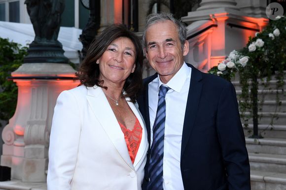 Une destination qui, à chacun de ses passages, semble le séduire un peu plus : Lyon.

La famille Kretz : "L'Agence" sur TMC : Sandrine et Olivier Kretz - Soirée de gala des 50 ans de la Fondation Claude Pompidou à l'Hôtel Marcel Dassault à Paris le 12 avril 2022.
Rachid Bellak / LMS / Bestimage