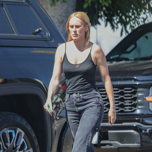 Inquiète pour sa propre santé, Rumer a également réalisé des tests génétiques afin de mieux connaître ses risques futurs.
Rumer Willis dans les rues de Beverly Hills à Los Angeles. Photo par Backgrid USA / Bestimage