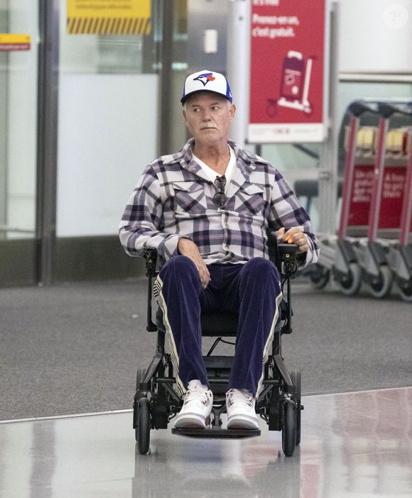 Eric Dane est aperçu dans un fauteuil roulant alors qu'il quitte l'aéroport international de Toronto. L'acteur américain de 52 ans et star d'Euphoria s'est engagé à continuer à travailler et à se battre dans le cadre de son combat contre la maladie de Charcot. Photo par The ImageDirect / Bestimage