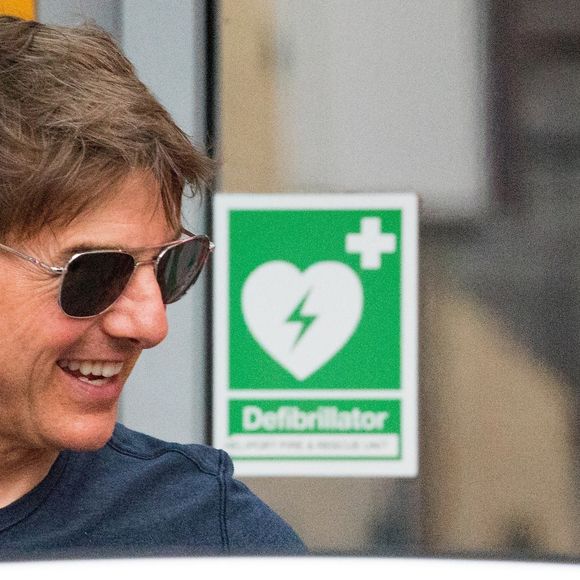 Londres - La superstar hollywoodienne Tom Cruise semble de bonne humeur le jour de son 62e anniversaire, photographié sur l'héliport de Battersea à Londres.
©Backgrid UK/ Bestimage