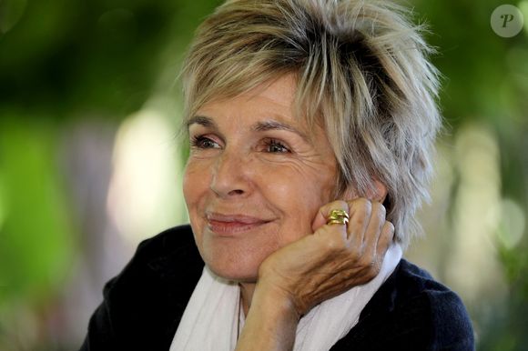 Exclusif - Rendez-vous avec l'actrice française Véronique Jannot, sur la plage des Sablettes, à La Seyne-sur-Mer, France, le 13 juillet 2021. Véronique Jannot sera la marraine de la 20ème édition du festival international de cinéma "Portraits de Femmes " à la Seyne-sur-Mer et à Toulon. © Franz Chavaroche/Nice Matin/Bestimage