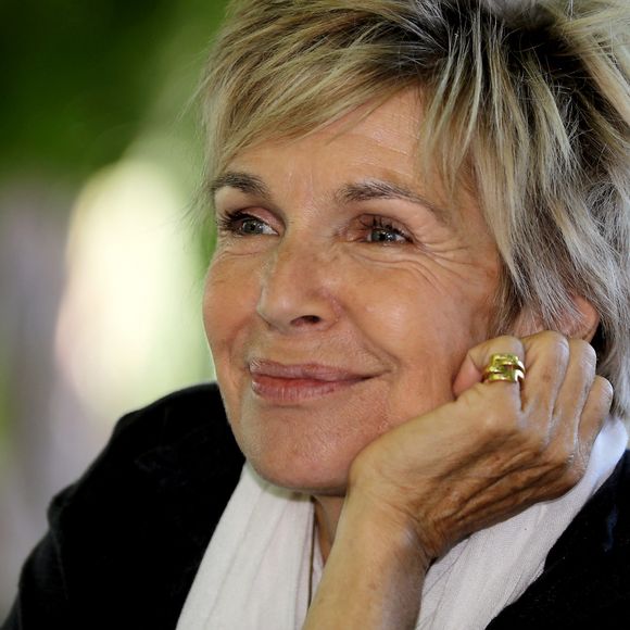 Exclusif - Rendez-vous avec l'actrice française Véronique Jannot, sur la plage des Sablettes, à La Seyne-sur-Mer, France, le 13 juillet 2021. Véronique Jannot sera la marraine de la 20ème édition du festival international de cinéma "Portraits de Femmes " à la Seyne-sur-Mer et à Toulon. © Franz Chavaroche/Nice Matin/Bestimage