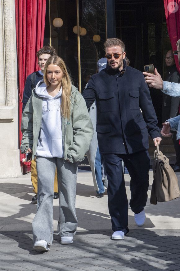 David Beckham et sa fille Harper - Les Beckham quittent leur hôtel La Réserve, à Paris, le 8 mars 2025.  GOFF INF / BESTIMAGE