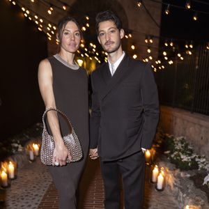 Natasha Andrews et son compagnon Pierre Niney - Personnalités au dîner "Women in Motion" par le groupe Kering, Place de la Castre, lors du 77ème Festival International du Film de Cannes. Le 19 mai 2024
© Olivier Borde / Bestimage