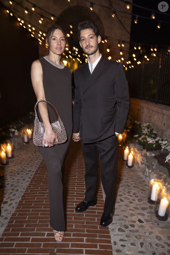 Natasha Andrews et son compagnon Pierre Niney - Personnalités au dîner "Women in Motion" par le groupe Kering, Place de la Castre, lors du 77ème Festival International du Film de Cannes. Le 19 mai 2024
© Olivier Borde / Bestimage