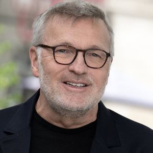 Laurent Ruquier assiste au photocall Les Grosses tetes lors du 17e Festival du film francophone d'Angoulême le 29 août 2024 à Angoulême, France. Photo par David NIVIERE/ABACAPRESS.COM