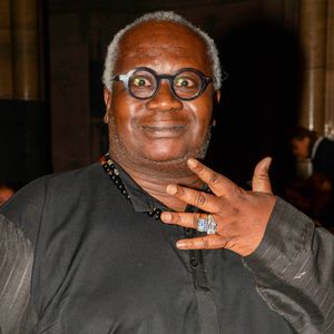 Celui qui s’est aussi confié sur sa vie sentimentale après 18 ans de célibat explique avoir dû revoir certaines de ses habitudes pour parvenir à inscrire cette transformation dans la durée.

Magloire assiste au défilé Lena Erziak Haute Couture Automne-Hiver 2025/2026 dans le cadre de la Fashion Week de Paris, à l'American Cathedral de Paris, le 7 juillet 2025 à Paris, en France. Photo : Shootpix/ABACAPRESS.COM