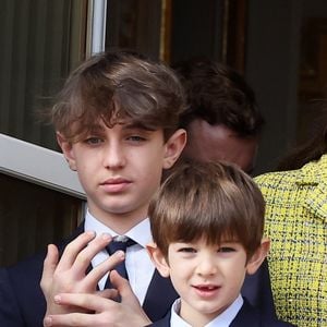 Raphaël Elmaleh et Balthazar Rassam - La famille princière de Monaco au balcon du palais, à l'occasion de la Fête Nationale de Monaco, le 19 novembre 2025. © Dominique Jacovides/Bestimage