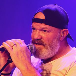 Exclusif - C'est pour l'ouverture du "Festival des fous rires de Bordeaux" que le presentateur tv Alex Jaffrey en compagnie du chef cuisinier Philippe Etchebest et de son groupe de rock "Chef and the Gang" presentent un spectacle musical et humoristique. Patrick Bernard-Fabien Cottereau/BESTIMAGE