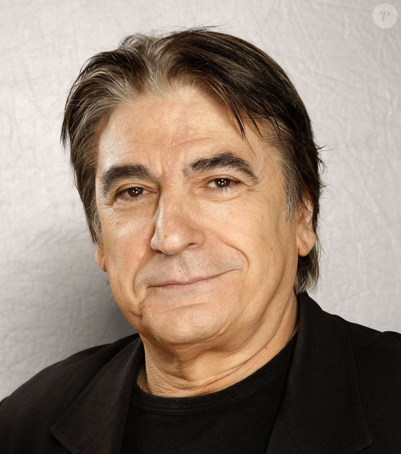 Serge Lama pose à Paris, France. Photo Vim/Abaca