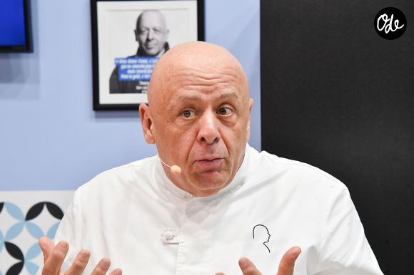 "J’ai été mis en cause personnellement sur de prétendus liens avec l'industrie". Mais face à ces graves accusations, le chef n'a pas flanché et a sorti les griffes : "J'ai attaqué en justice et j'ai gagné".

Thierry Marx - Les personnalités en visite au 62ème Salon de l'Agriculture au parc des expositions à Paris, le 23 février 2026. © PixPlanete / Bestimage # | 00744576