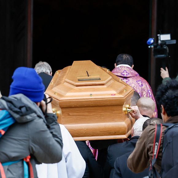 Cercueil du défunt - Arrivées à la cérémonie religieuse en hommage à Rolland Courbis dans l'église de la Madeleine à Paris, France, le 14 janvier 2026. © Jacovides-Moreau/Bestimage