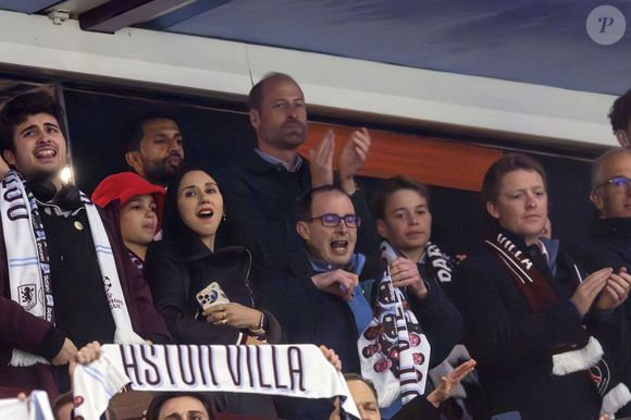 Le prince William, prince de Galles, et le prince George de Galles, dans les tribunes du match de quart de finale retour de Ligue Des Champions 2024-2025 (LDC) "Aston Villa - PSG (3-2)" au stade Villa Park.
©Richard Callis/PsnewZ/Bestimage