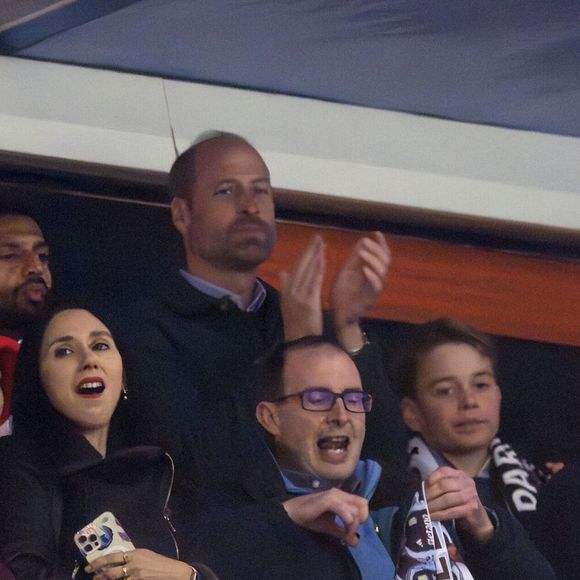 Le prince William, prince de Galles, et le prince George de Galles, dans les tribunes du match de quart de finale retour de Ligue Des Champions 2024-2025 (LDC) "Aston Villa - PSG (3-2)" au stade Villa Park.
©Richard Callis/PsnewZ/Bestimage