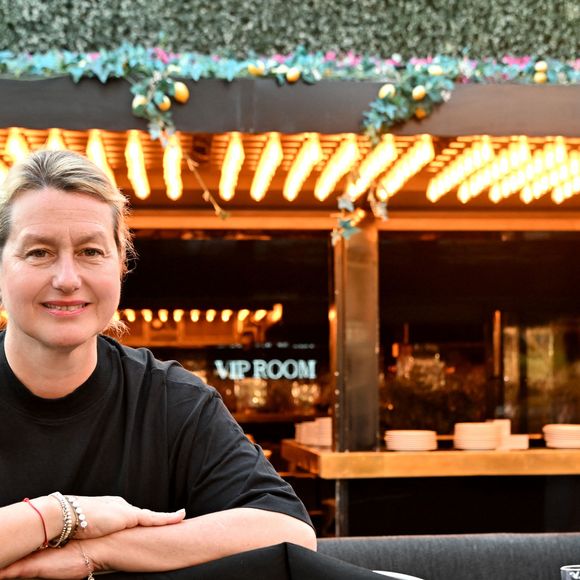 Exclusif -  Luana Belmondo, la célèbre cheffe romaine, prend les commandes de la cuisine de Gioia, la célèbre table tropézino-italienne située à Saint-Tropez dont Jean-Roch est le propriétaire. Ici, elle est au restaurant où elle viendra une fois par mois superviser sa brigade.