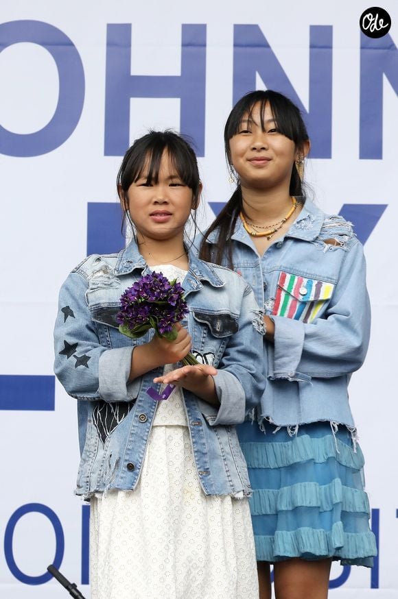Joy et Jade Hallyday - Laeticia Hallyday et ses filles Jade et Joy inaugurent une esplanade portant le nom de Johnny Hallyday située en face du Zénith de Toulouse, le 15 juin 2019. © Dominique Jacovides/Bestimage