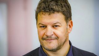 Guillaume Musso partage son temps entre deux appartements à Paris, chacun pour un usage bien précis