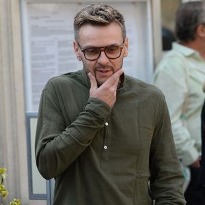 Jeanfi Janssens - Les célébrités lors de l'hommage rendu aux obsèques de Françoise Coquet au cimetière de Montmartre à Paris le 24 juillet 2026. Agence / Bestimage