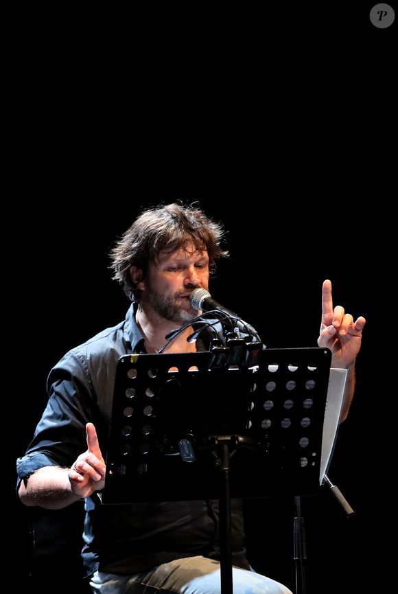 Exclusif - Bertrand Cantat (ex-membre du groupe "Noir Désir" et actuel membre du groupe "Détroit") fait une pause dans sa carrière musicale et se lance dans une tournée de lecture de textes poétiques avec deux musiciens autour de lui. Cenon, le 22 septembre 2016.
© Patrick Bernard/ Bestimage