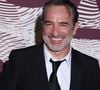 En 2025, la chanteuse Jeanne Cherhal avait dédié une chanson originale intitulée "JEAN" à l'acteur Jean Dujardin.

Jean Dujardin lors du photocall du dîner de la 51e cérémonie des César au Fouquet's à Paris. 

© Denis Guignebourg/Bestimage
