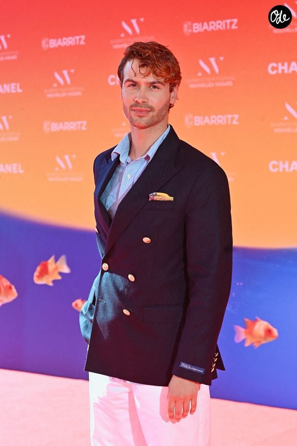 Après des études à Sciences-Po et au théâtre, il a enchaîné les films et séries

BIARRITZ, FRANCE - 28 JUIN Jesse Remond Lacroix pose sur le tapis rouge lors de la cérémonie d'ouverture du 3e Festival international du film « Nouvelles Vagues » de Biarritz, le 28 juin 2025 à Biarritz, en France. Photo : Agence Franck Castel ABACAPRESS.COM