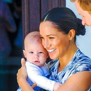 Le prince Harry et Meghan Markle présentent leur fils Archie à Desmond Tutu à Cape Town, Afrique du Sud le 25 septembre 2019.