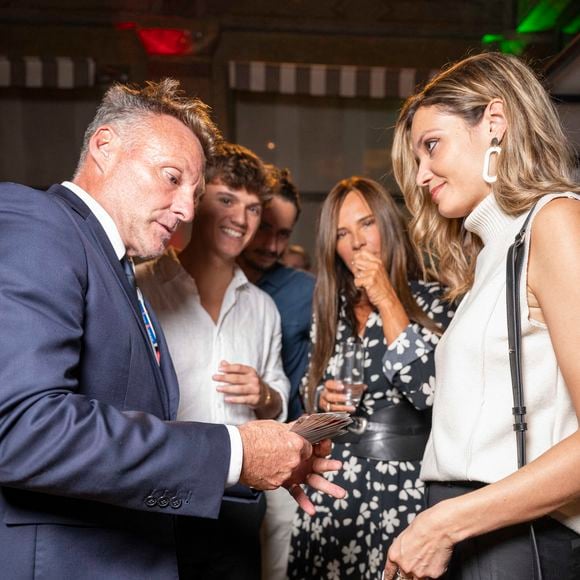 Tom Pernaut, sa mère Nathalie Marquay et Valentine Sled lors de l'inauguration du Restaurant & Bar 19.20 by Norbert Tarayre à l'hôtel Prince de Galles à Paris le 10 octobre 2023. ©Pierre Perusseau / Coadic Guirec / Bestimage