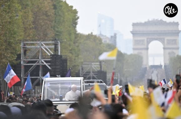 Le pape Leon XIV lors de sa grande messe sur la place de la Concorde à Paris, le 26 septembre 2026.
© Christian Liewig/Bestimage