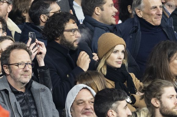 mais plus de tapis rouge ou autre sortie mondaine pour les parents de Mia (bientôt 7 ans)

Maxim Nucci (Yodelice) et sa compagne Isabelle Ithurburu dans les tribunes lors du match de rugby du Tournoi des 6 Nations opposant la France à l'Angleterre au stade de France, à Saint-Denis, Seine Saint-Denis, France, le 19 mars 2022. La France s'offre le grand chelem dans le Tournoi des six nations, après sa victoire 25-13 contre l'Angleterre. © Cyril Moreau/Bestimage