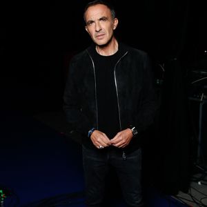 Présentée par Nikos Aliagas 

Exclusif -Nikos Aliagas (surprise de L. Fabian)  - Backstage - Enregistrement de l'émission "La Boîte à Secrets N°19" dans les studios de la Cité du Cinéma à Saint-Denis, présentée par F.Bollaert et diffusée le 3 janvier sur France 3
© Christophe Clovis / Bestimage