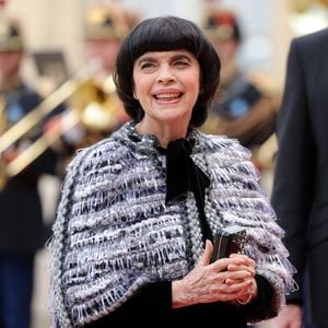 Mireille Mathieu au dîner d'Etat en l'honneur du président chinois Xi Jinping et de sa femme la Première Dame Peng Liyuan au palais présidentiel de l'Elysée à Paris, le 6 mai 2024. 

© Cyril Moreau/Bestimage