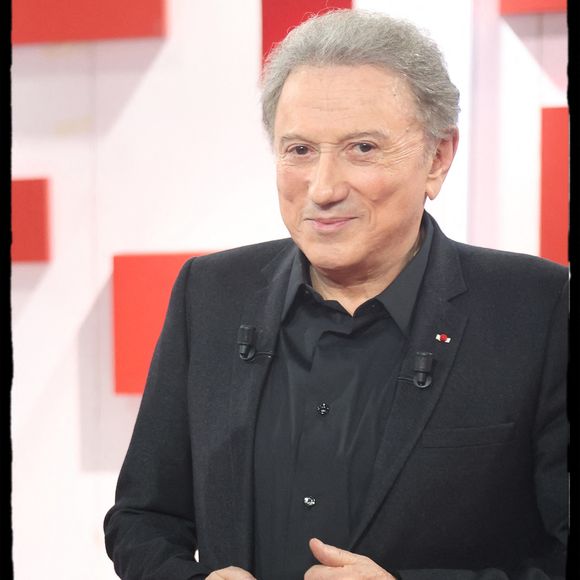 Exclusif - Michel Drucker - R.Dati, ministre de la Culture, sur le plateau de l'enregistrement de l'émission "Vivement Dimanche", au studio Rive Gauche, présentée par M.Drucker et diffusée le 16 mars 2025. 
© Alain Guizard / Bestimage