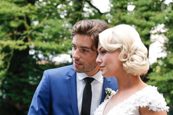 Ils ont malheureusement divorcé il y a cinq ans 

Exclusif - Katrina Patchett et Valentin D'Hoore dans les jardins du château - Mariage de Katrina Patchett et Valentin D'Hoore vendredi à 14 h à la mairie de Linselles dans les Hauts-de-France suivi d'une cérémonie civile d'échange d'anneaux, dont le maître de cérémonie était Maxime Dereymez, dans l'orangerie du château du Biez à Pecq en Belgique le 1er septembre 2017. © Philippe Doignon/Bestimage

Crédits obligatoires :
Valentin D'Hoore habillé par Hugo Boss
Katrina Patchett en robe Costarellos et chaussures Louboutin
Coiffure : Alexandra Dieu pour Vog coiffure
Maquillage : Marie Laure Thanneur