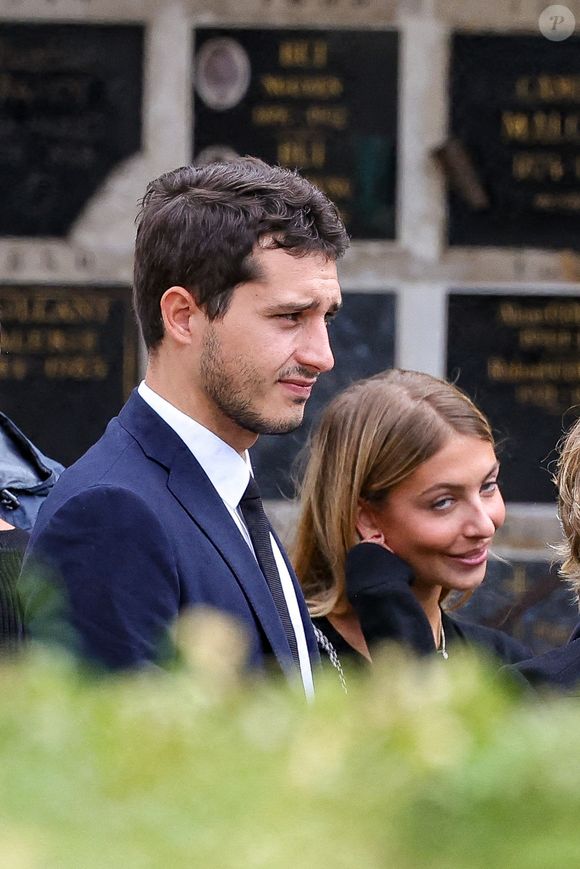 Giacomo Belmondo et Stella Belmondo - Sorties des obsèques d’Alain Belmondo au crématorium du Père-Lachaise à Paris, France, le 4 septembre 2025. © Dominique Jacovides/Bestimage