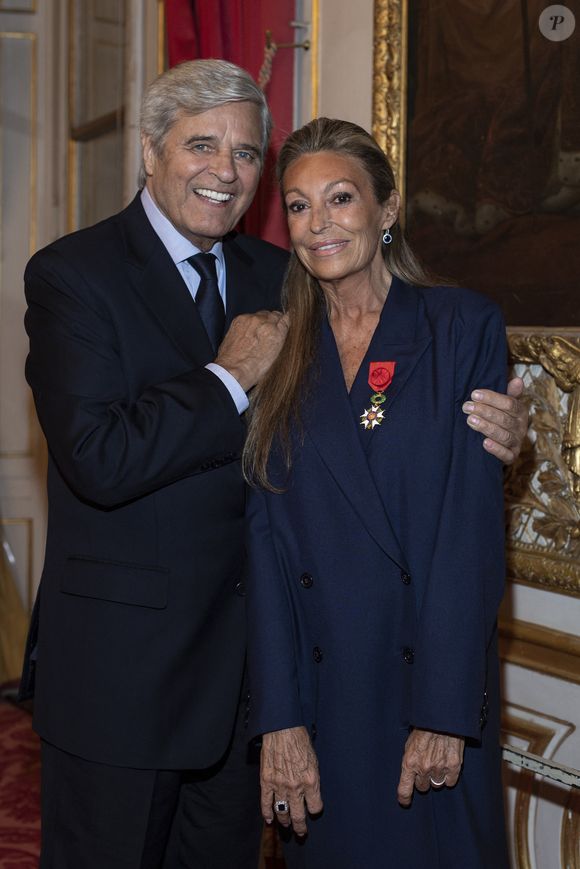 Exclusif - Jean Sorel et son épouse Patricia Balme - Remise des insignes d'Officier de la Légion d'Honneur à Madame Patrice Balme par Monsieur le Président Nicolas Sarkozy. 
Paris, Palais du Luxembourg, le 22 mars 2022. © Julio Piatti