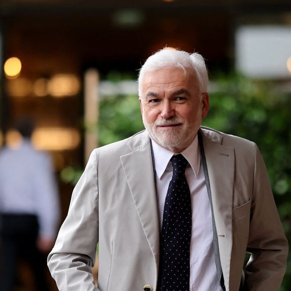 Au début des années 2010, tous deux se sont croisés sur i-Télé.

Pascal Praud au village lors des Internationaux de France de Tennis de Roland Garros 2025, à Paris, France, le 4 Juin 2025. © Jacovides-Moreau/Bestimage