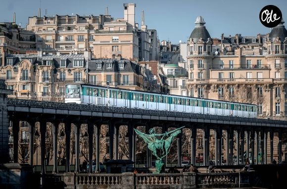 La foule et le sentiment d’anonymat peuvent également diminuer l’attention accordée aux règles sociales.

Photo prise par Louis Paulin / Unsplash