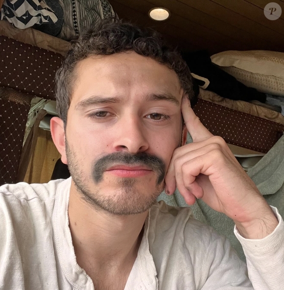 "Pour moi, c'était une sorte de libération, même si je quittais des gens que j'aime. J'ai envie d'aller tester l'homme que je suis devenu", a-t-il déclaré à Télé Loisirs.

Grégoire Champion sur Instagram.