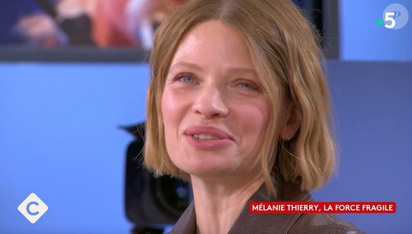 Mélanie Thierry sur le plateau de "C à vous" ce mardi 22 avril 2025.