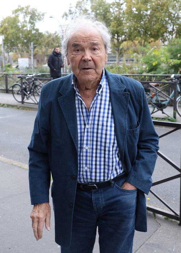 Pierre Perret - Arrivées lors de l'enregistrement de l'émission "Vivement Dimanche" (du 16 novembre) à Paris le 22 octobre 2025. © Bestimage