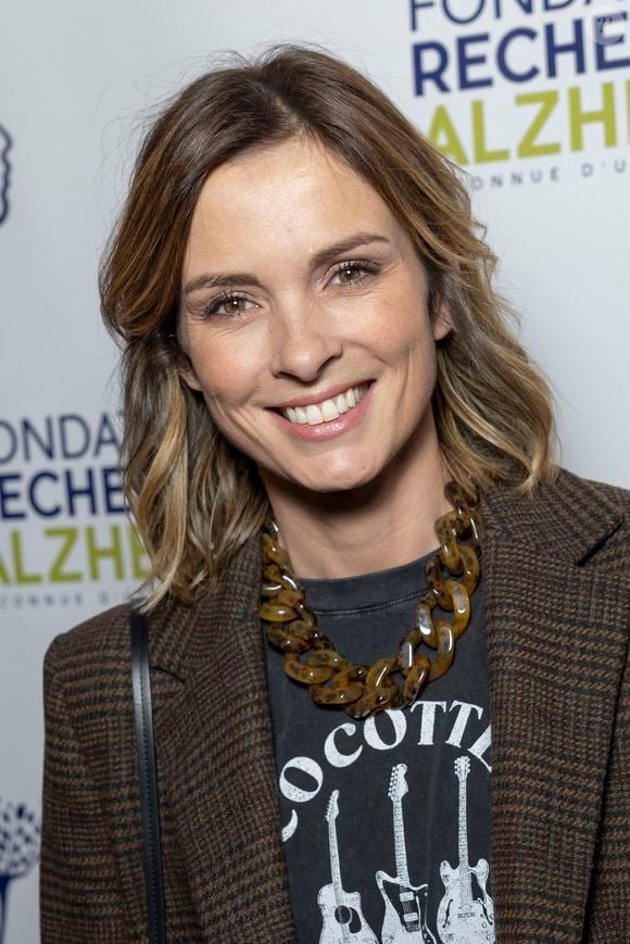 Isabelle Ithurburu au photocall du concert du gala des 20 ans de la fondation Recherche Alzheimer "2 générations chantent pour la 3ème" à l'Olympia à Paris le 18 mars 2024.

© Cyril Moreau / Bestimage