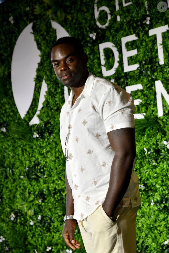 Tout comme l'acteur Narcisse Mame.

Narcisse Mame au photocall de la série "Je te promets" lors de la 61ème édition du Festival de Télévision de Monte Carlo au Grimaldi Forum, à Monaco, le 18 juin 2022. © Bruno Bebert/Bestimage