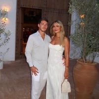 Un jour mémorable à Nice : Dylan Deschamps, fils de Didier Deschamps, épouse Mathilde Cappelaere sous les yeux d’une figure de la ville