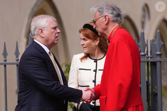 Depuis le scandale de l'affaire Epstein, le duc d'York fait figure de bête noire de la monarchie et n'assiste plus aux événements officiels
Le prince Andrew et Sarah Ferguson assistent à la messe de Pâques de la famille royale dans la chapelle Saint George de Windsor dans le Berkshire, le 20 avril 2025
Julien Burton / Bestimage