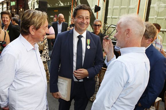 En dehors de sa carrière artistique, il mène une autre vie loin des projecteurs.

 Laurent Gerra reçoit les insignes de Chevalier dans l’ordre du Mérite Agricole des mains de Monsieur Georges Blanc, chef triplement étoilé, au Restaurant Léon de Lyon à Lyon, France, le 3 septembre 2023. © Pascal Fayolle/Bestimage