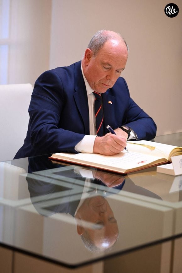 Pedro Sánchez, Premier ministre espagnol, reçoit le prince Albert II de Monaco à Madrid le 1er juin 2026. Cordon / Bestimage