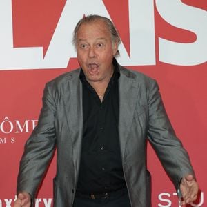"Fier de ma fille Elsa, co-productrice de ce magnifique film avec deux grands acteurs éblouissants : Alexandra Lamy et François Cluzet. Courez-y !"

Michel Leeb - Avant-première du film "Pour le plaisir" au Pathé Palace à Paris le 4 ami 2026. © Coadic Guirec/bestimage