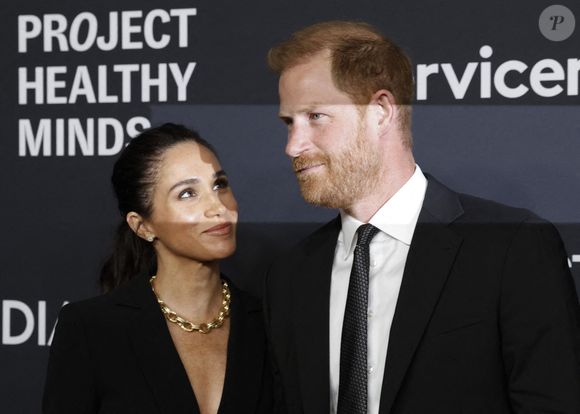 Les cofondateurs de la Fondation Archewell et les lauréats du prix Humanitaires de l'année de Project Healthy Minds, le prince Harry et Meghan, duc et duchesse de Sussex, arrivent sur le tapis rouge du troisième gala annuel de la Journée mondiale de la santé mentale, le jeudi 9 octobre 2025 aux Spring Studios à New York. Photo by John Angelillo/UPI/ABACAPRESS.COM